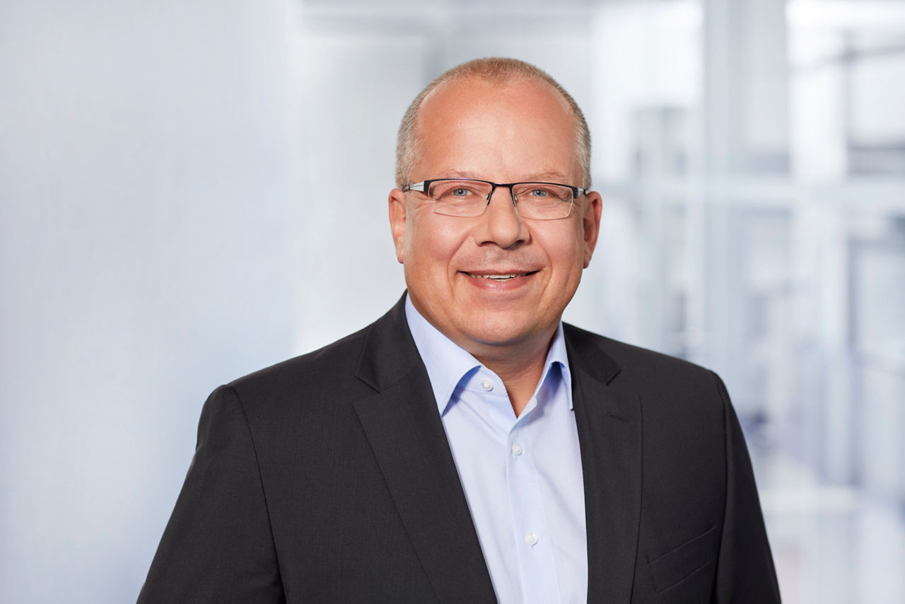 Portrait zeigt Rudolf Winkler, Senior Consultant der Abteilung IPF