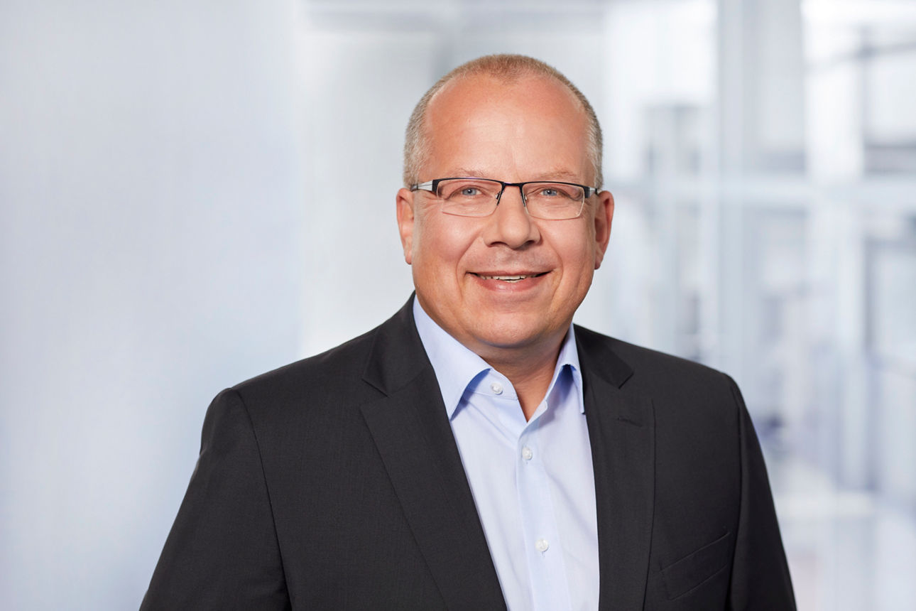 Portrait zeigt Rudolf Winkler, Senior Consultant der Abteilung IPF