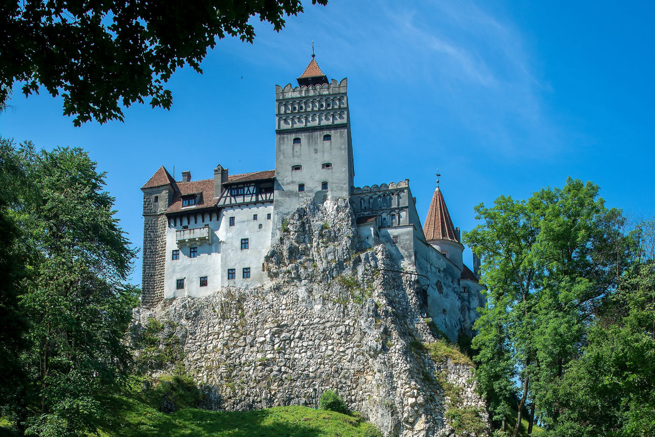 Ansicht einer Burg auf Felsen