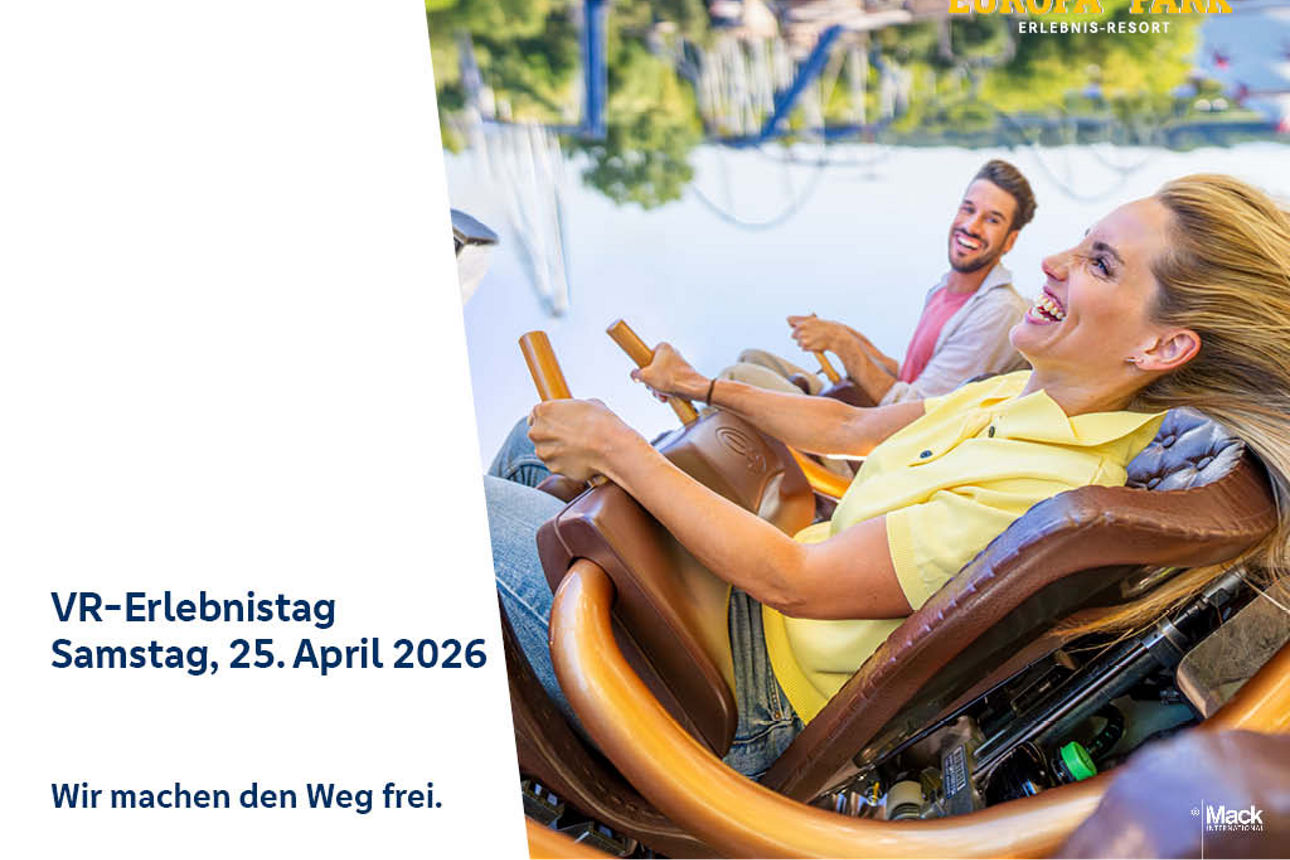 Frau und Mann in einer Achterbahn