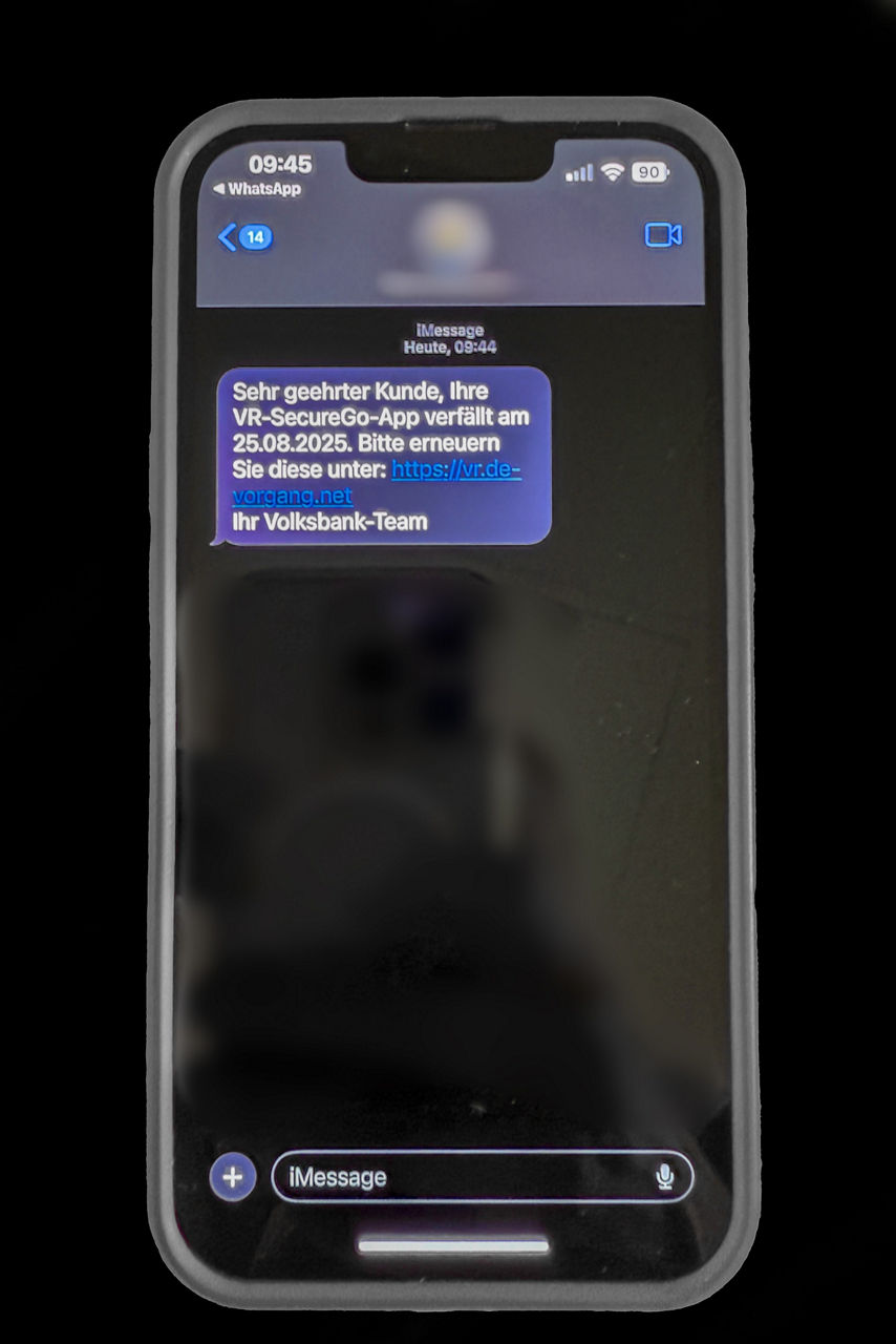 Abbildung einer betrügerischen SMS auf dem Handy