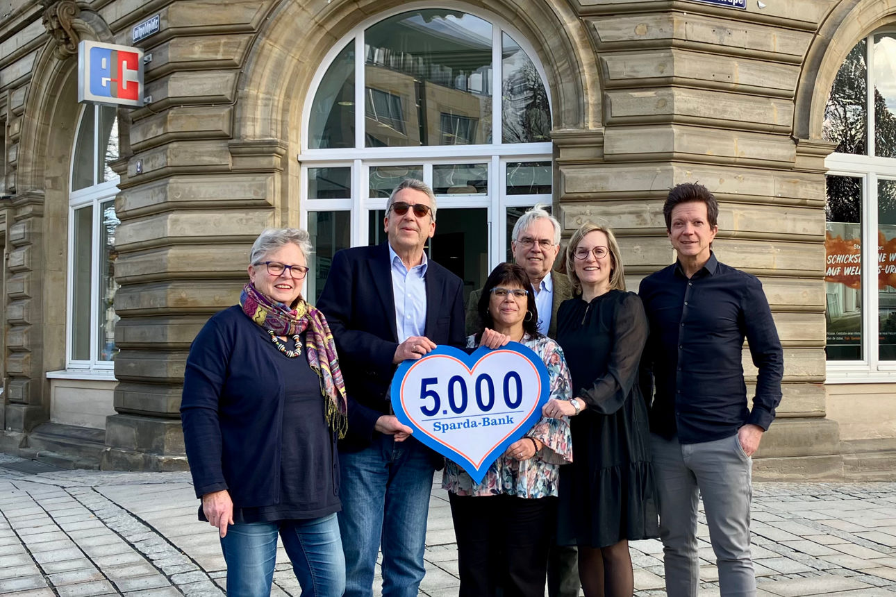 Spendenfoto Sparda spendet 2.500 Euro an Caritas und Kinderseelen e. V. in Bayreuth