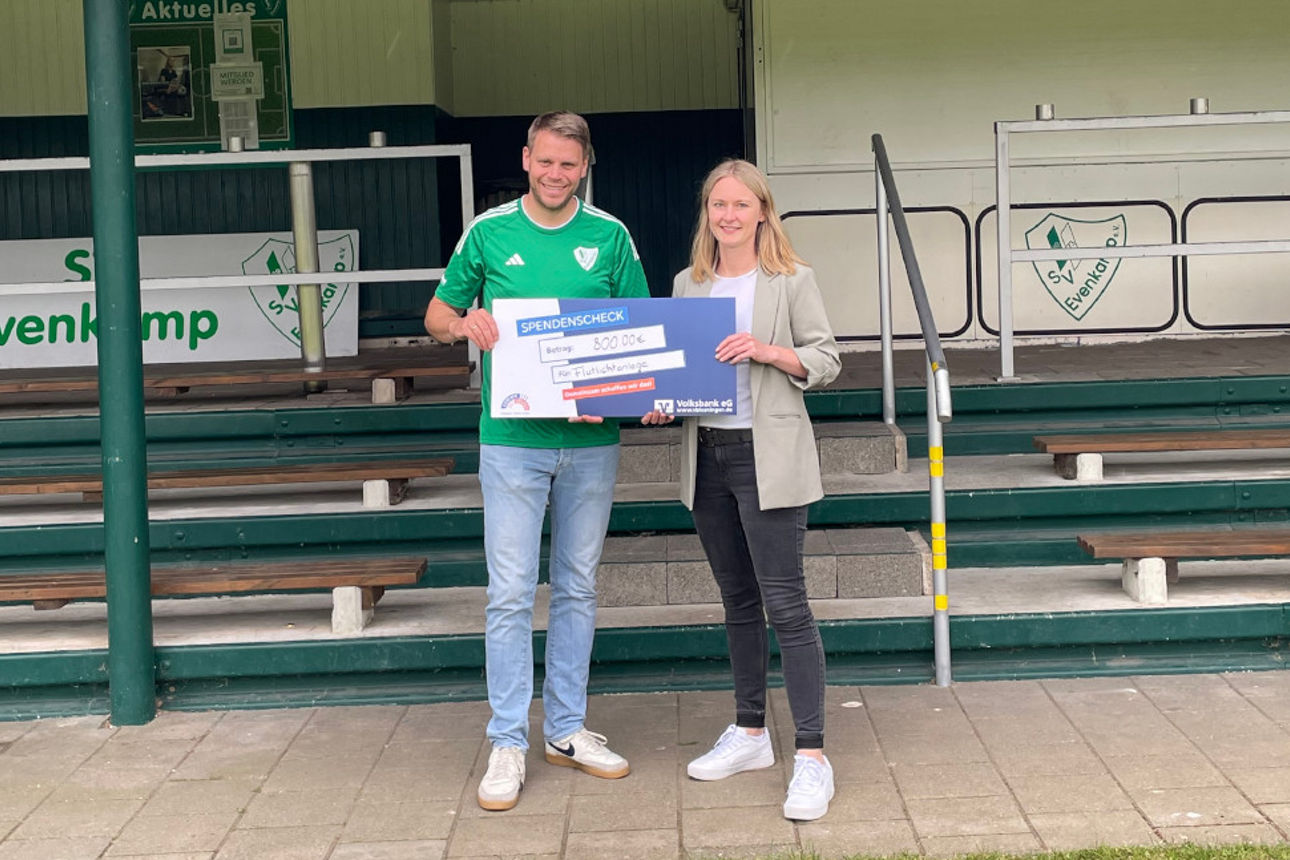 Spendenübergabe mit dem SV Evenkamp von 1973 e. V.