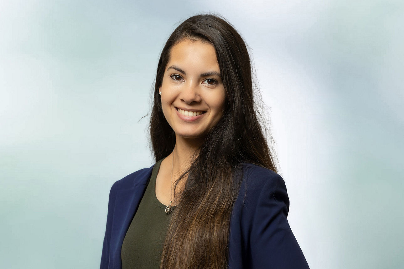 Portraitaufnahme unserer Kollegin Nasrin Sajid