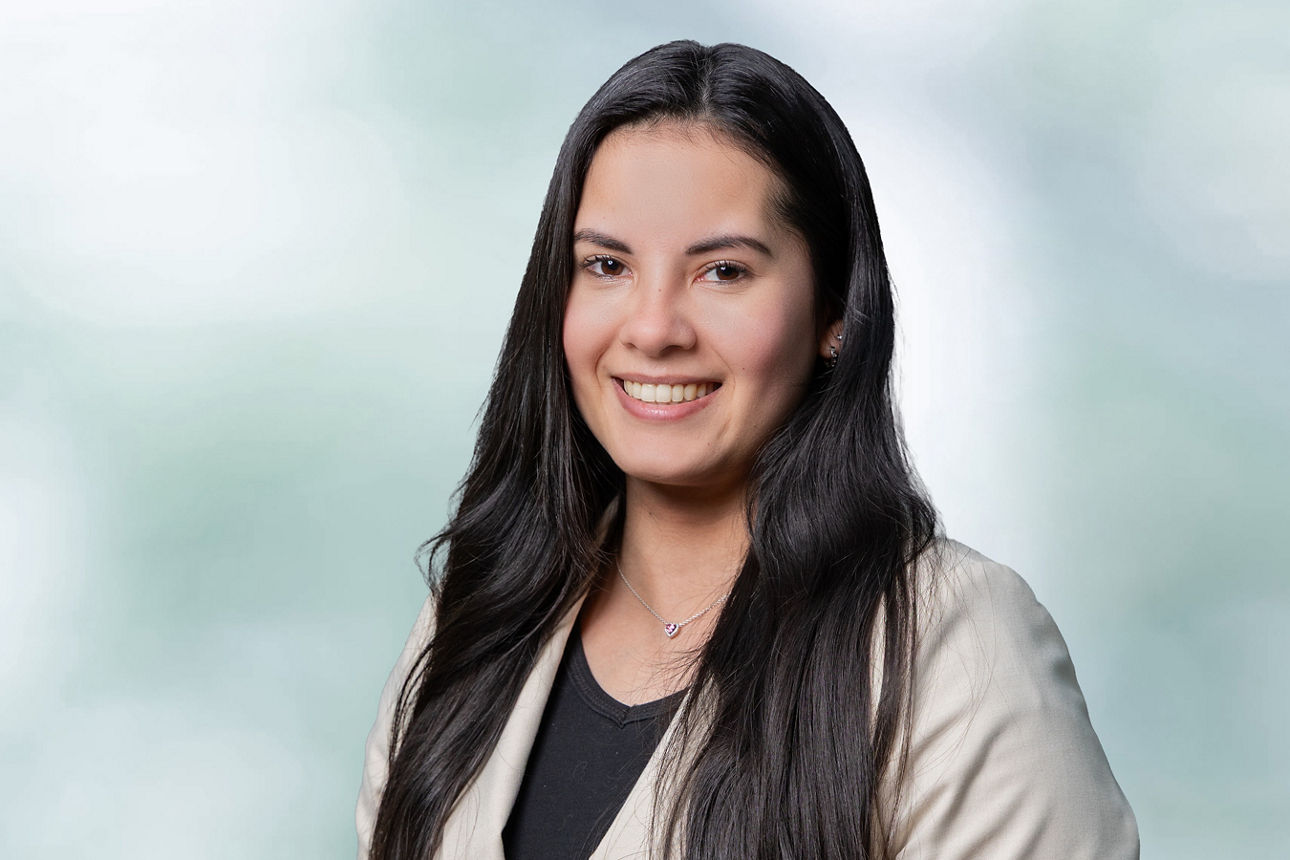 Portraitaufnahme unserer Kollegin Nasrin Sajid