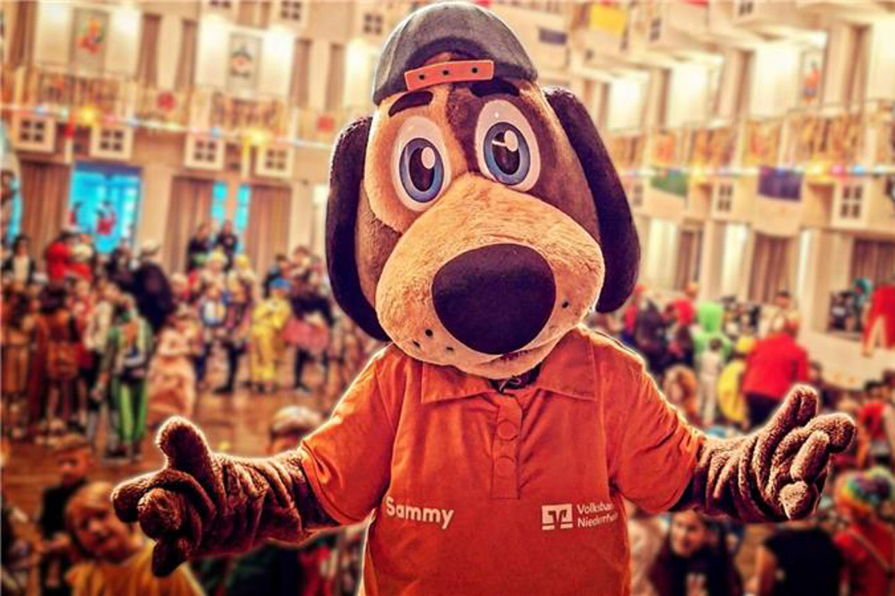 Maskottchen Sammy beim Kinderkarneval in Rheinberg
