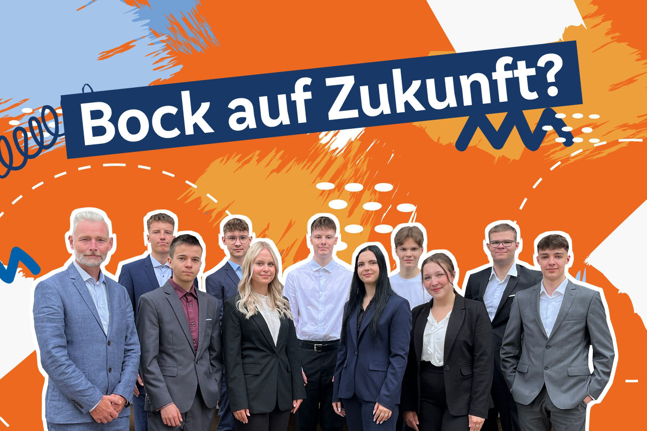 Auszubildende und Ausbilder vor einem orangenen Hintergrund mit verschiedenen Formen. Darauf der Satz "Bock auf Zukunft?".