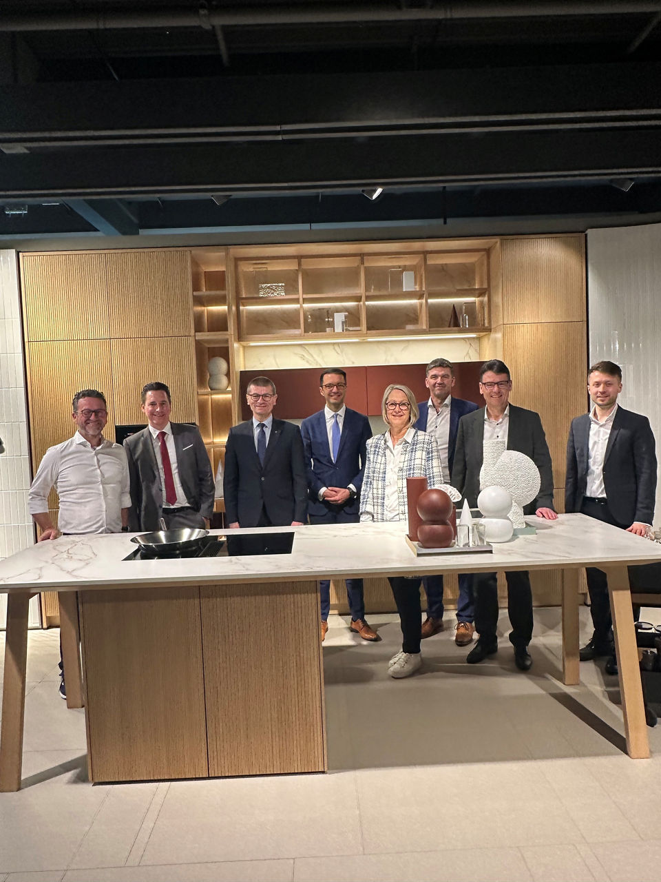 Gruppenfoto im Rahmen des Firmenkundendialogs - Schüller