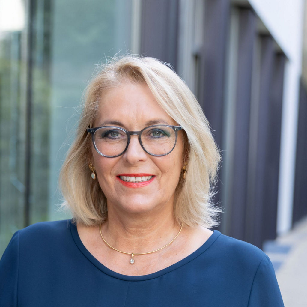 Portrait der Mitarbeiterin Dr. Bärbel Schäfer