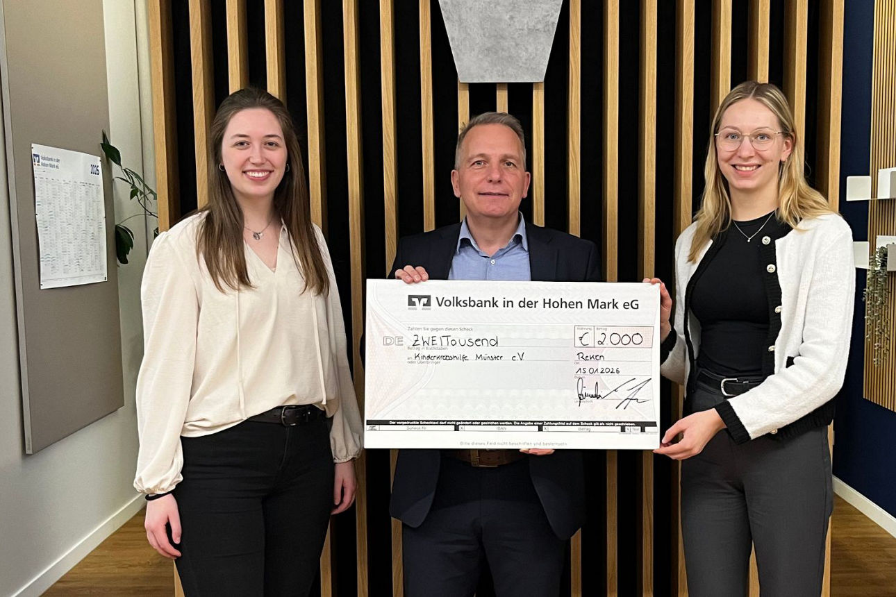 Schecküberreichung Azubi-Projekt