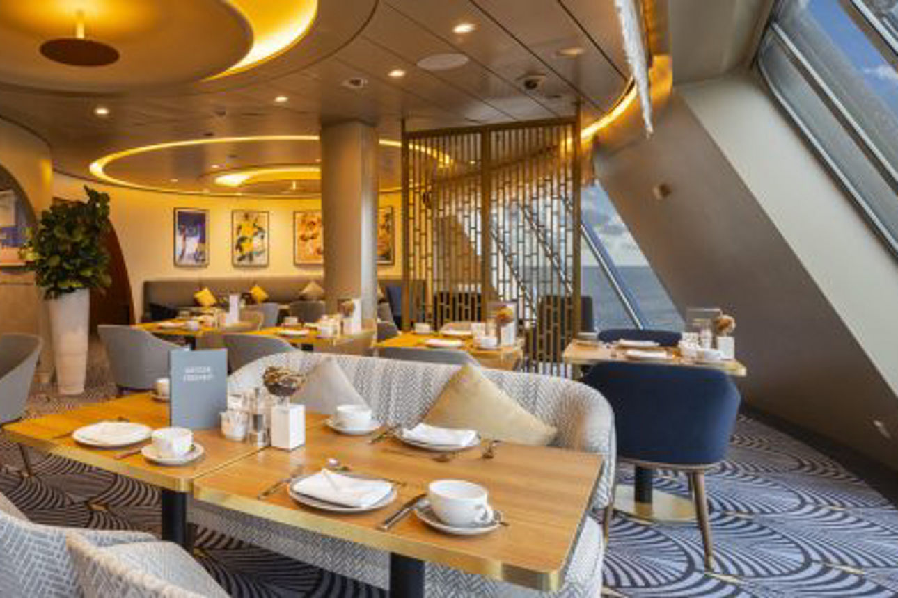 Restaurant eines Kreuzfahrtschiffes