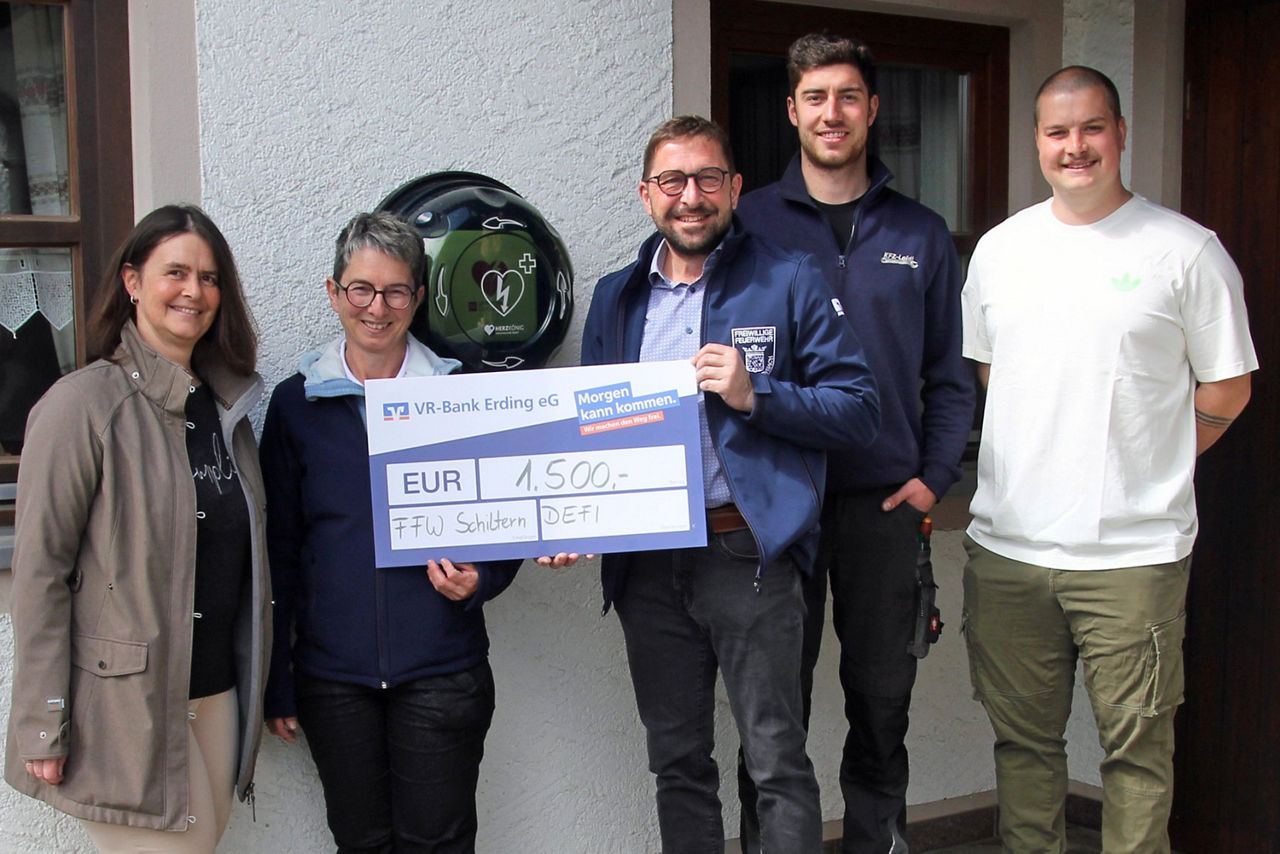 Spendenübergabe Defibrillator für Schiltern