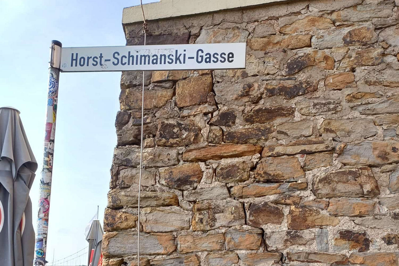 Straßenschild "Horst-Schimanski-Gasse"