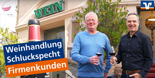 Männer mit Weinglas vor dem Schluckspecht