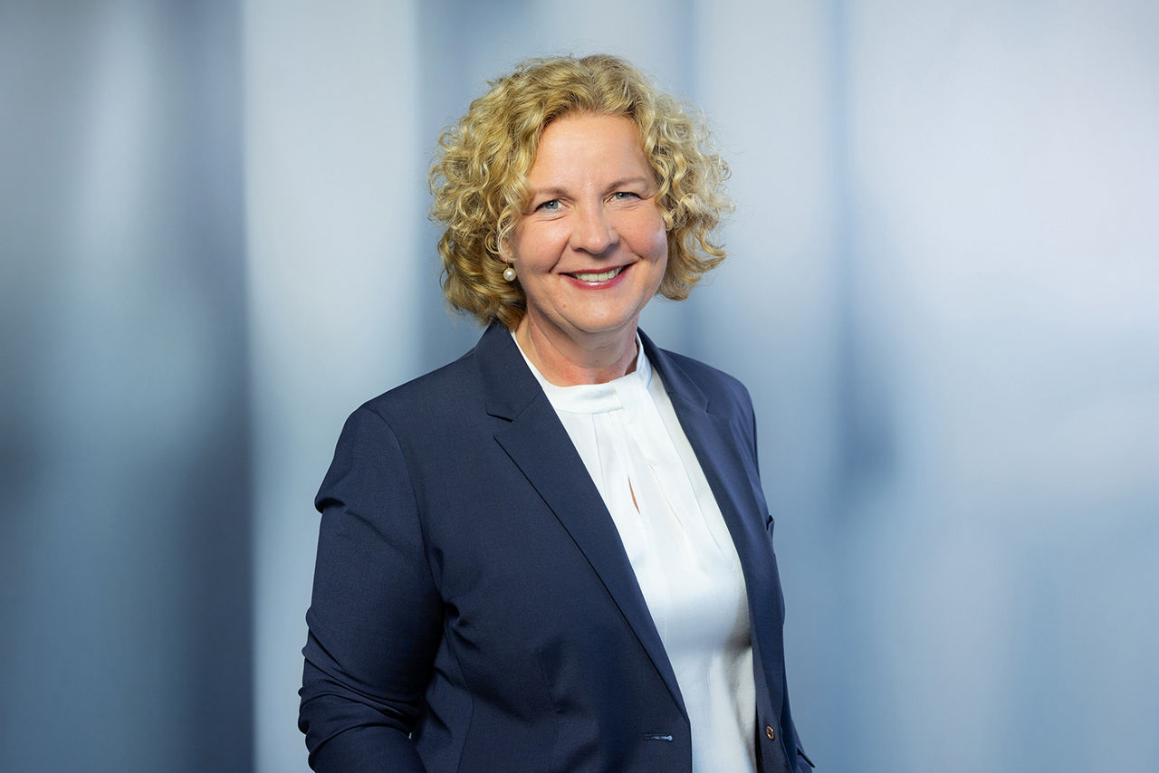 Kirsten Scholly, Assistenz