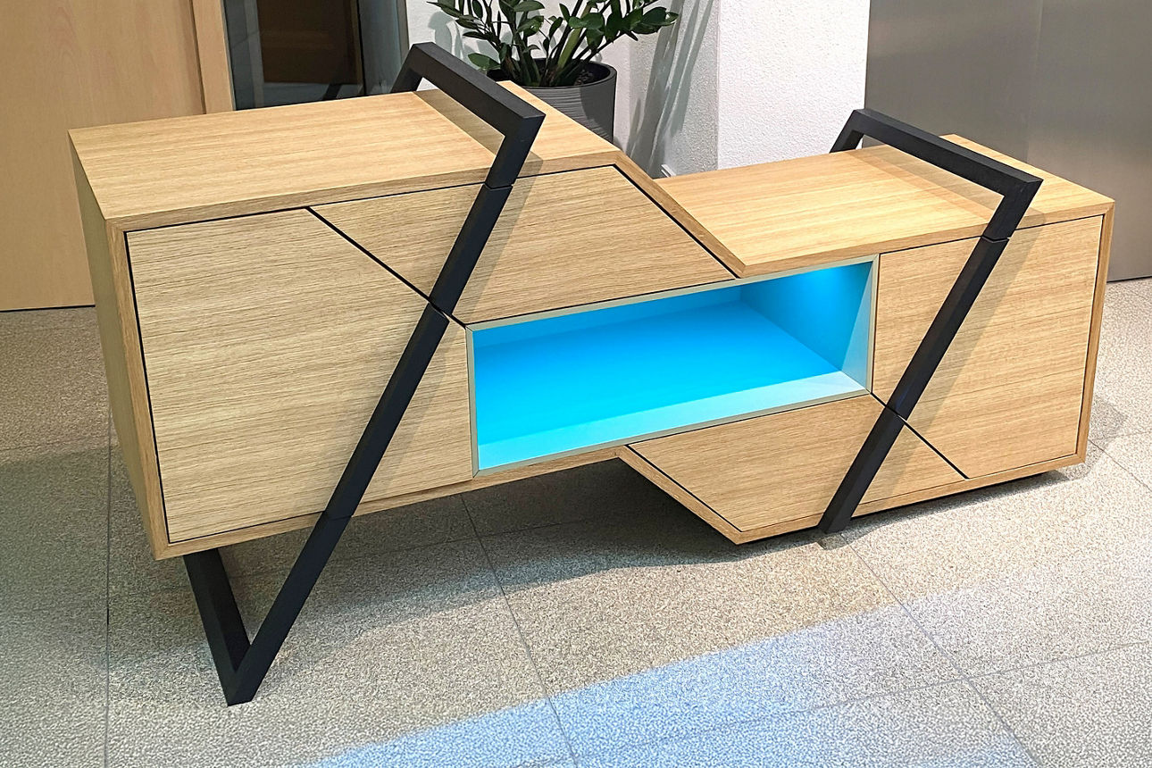 „Schräg gedachtes Sideboard“ – Leon Fuchs gewinnt Publikumspreis