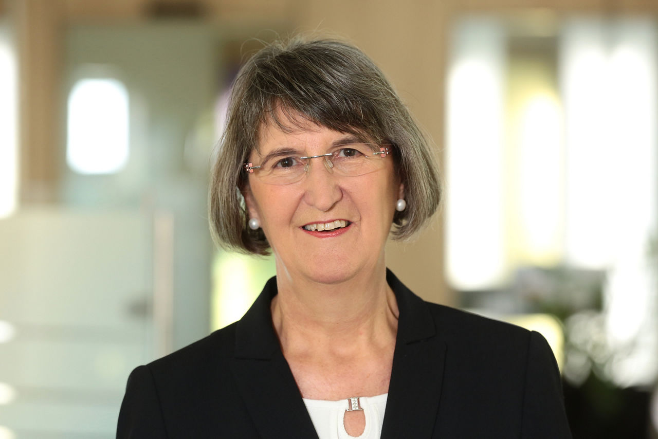 Andrea Schrahe - Abteilungsdirektorin Veranstaltungs und Reisemanagement