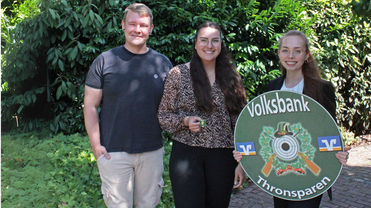 Übergabe der Thronsparer Plakette an die Schützenkönigin von Rees-Feldmark