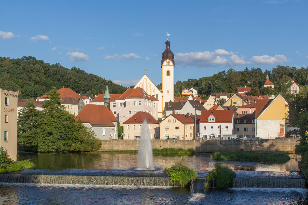 Der Marktplatz der Stadt Schwandorf Bildquelle: istock.com/christianduschinger