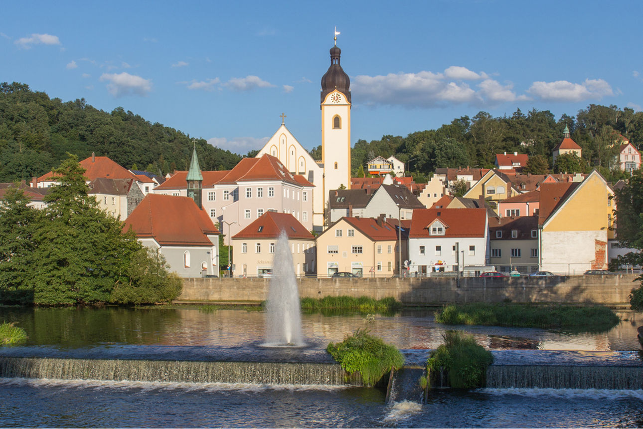 Der Marktplatz der Stadt Schwandorf Bildquelle: istock.com/christianduschinger