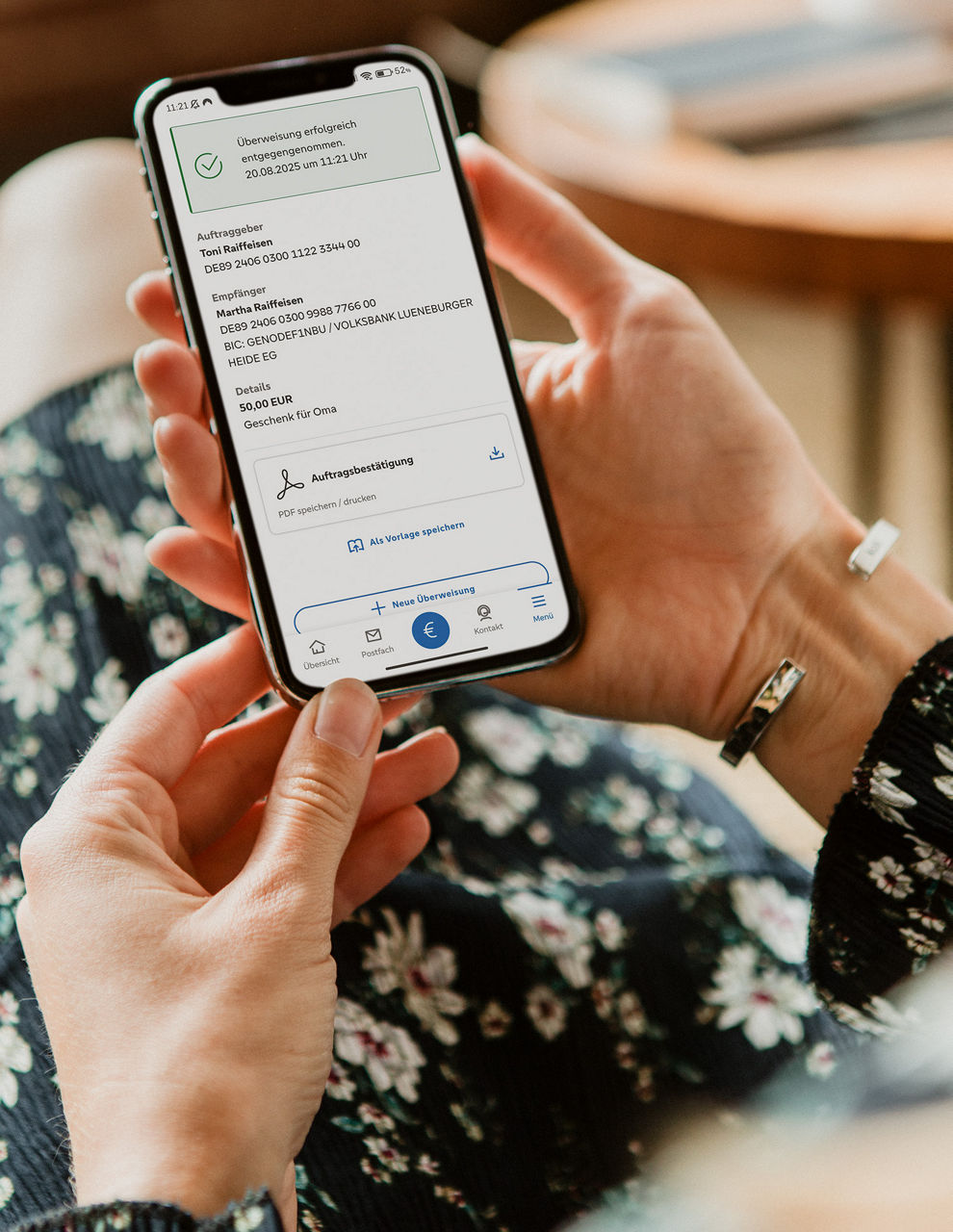 Screen der SecureGo Plus App mit freigegebener Überweisung