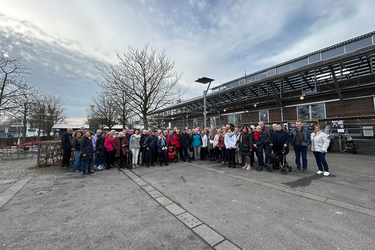 Gruppenbild der Teilnehmer der Weihnachtsmarktausfahrt