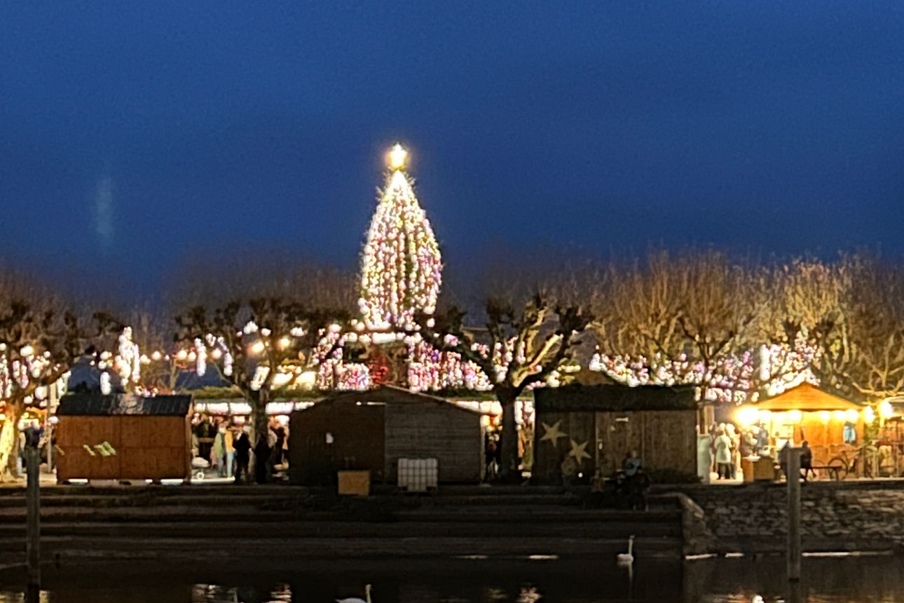 Konstanzer Weihnachtsmarkt bei Nacht