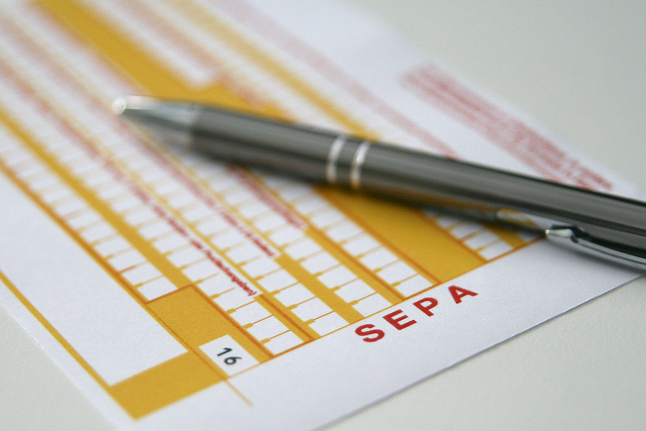 Sepa Scheck mit Kugelschreiber