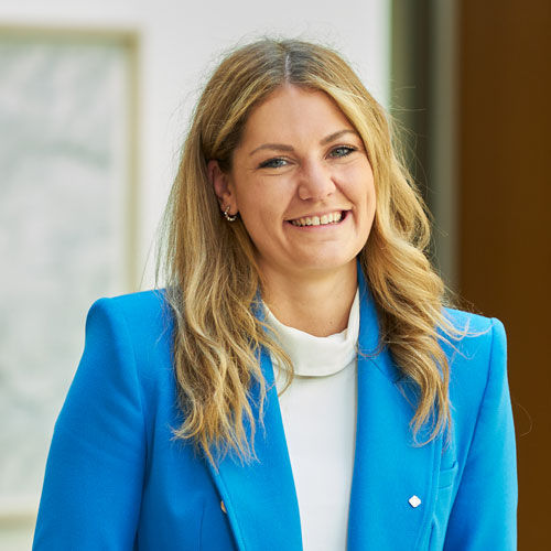 Darstellung unserer Mitarbeitenden Julia Martinez