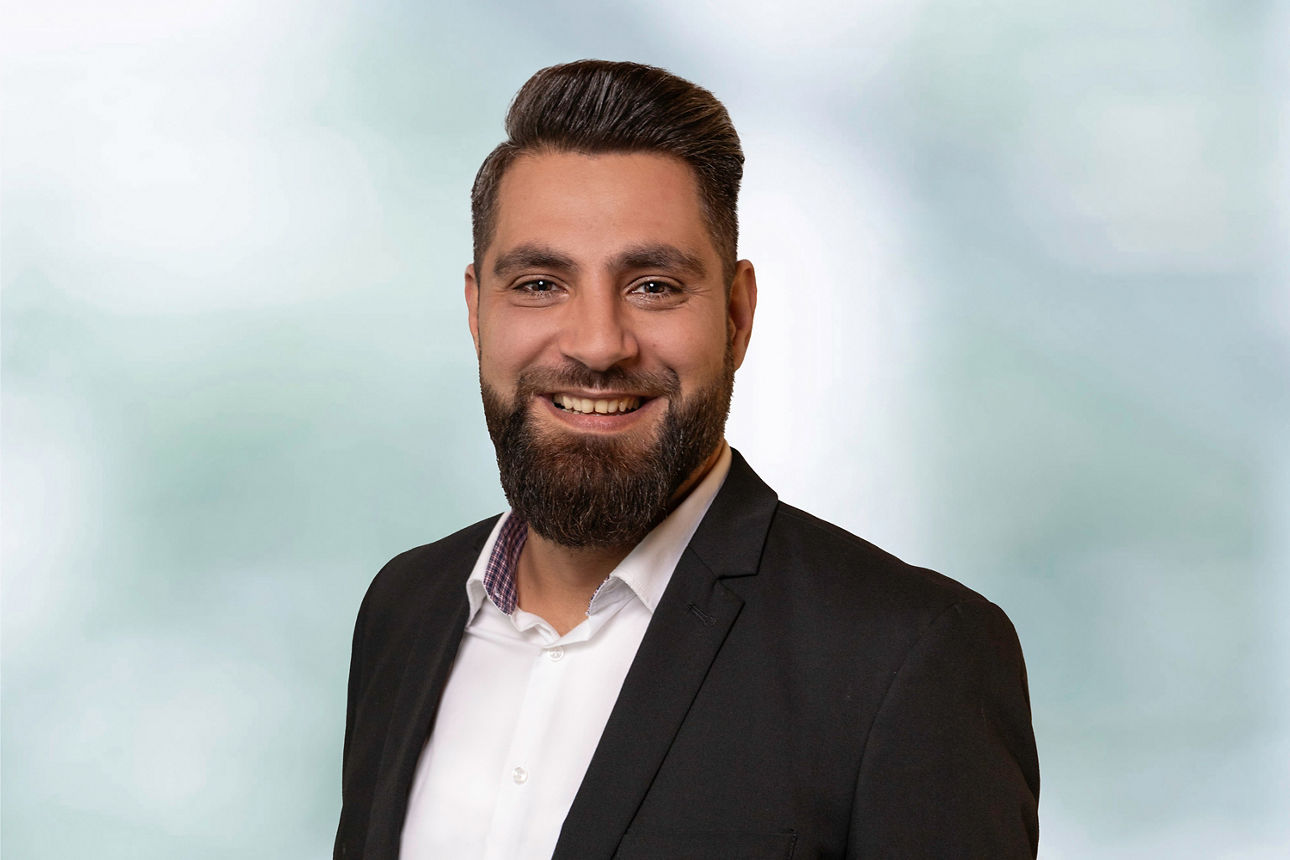 Portraitaufnahme unseres Kollegen Ahmad Siala