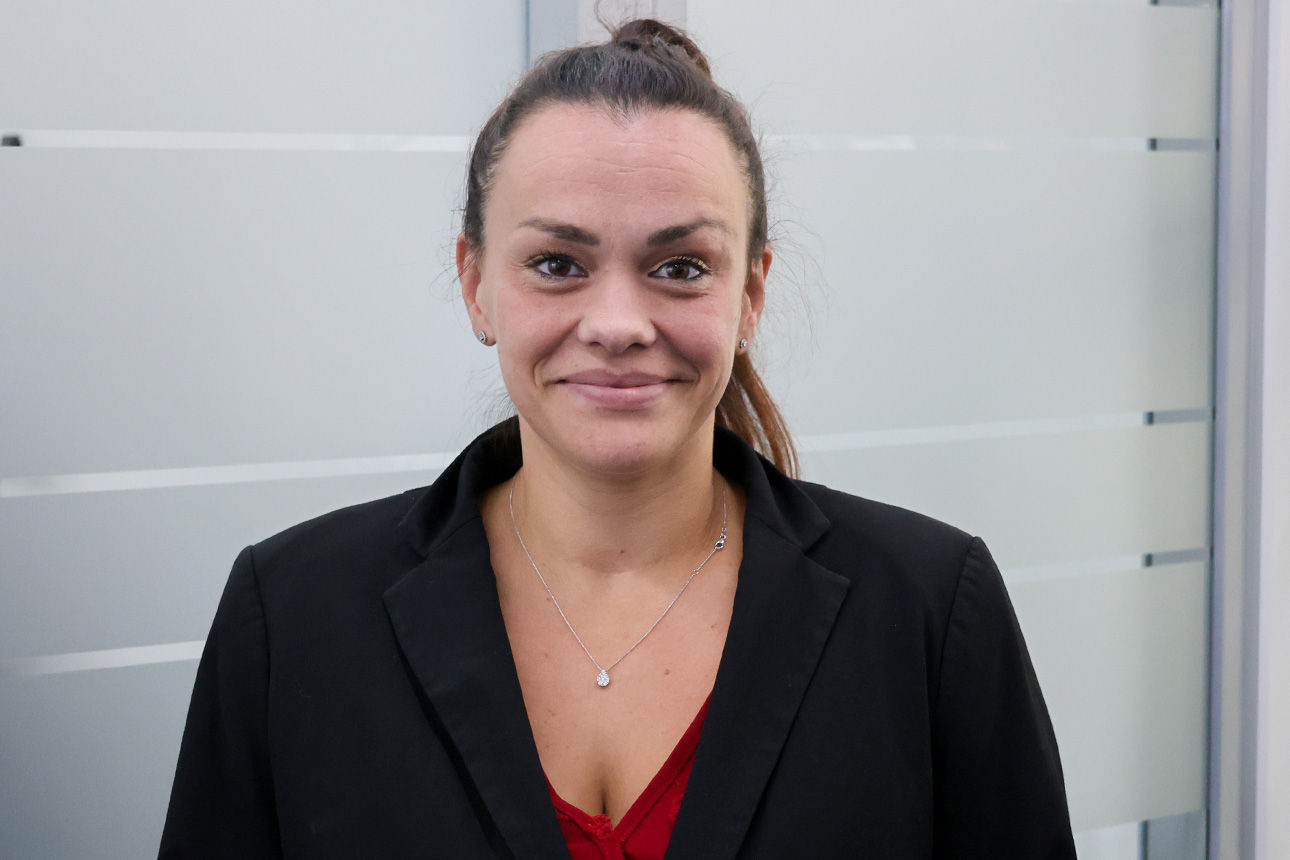 Sibel Temmel lächelt
