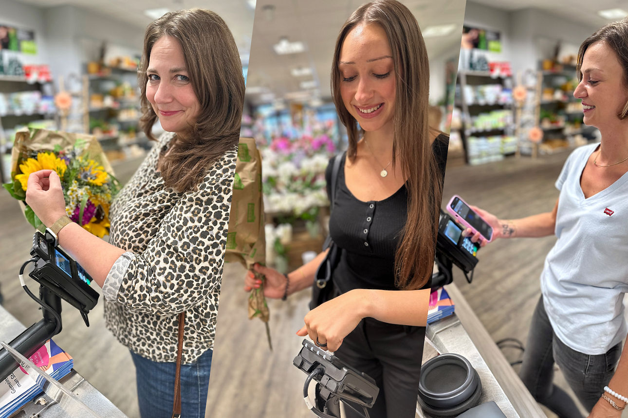 Sina,Kira und Hanna mit Bezahlring, eines Smartphone mit der VR Banking App und einer Smartwatch