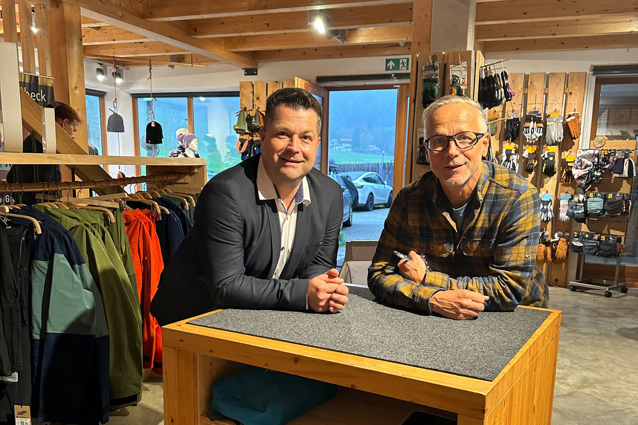Im Ladengeschäft in Schliersee-Neuhaus (v.l.: Thomas Will, Martin Dargatz) 