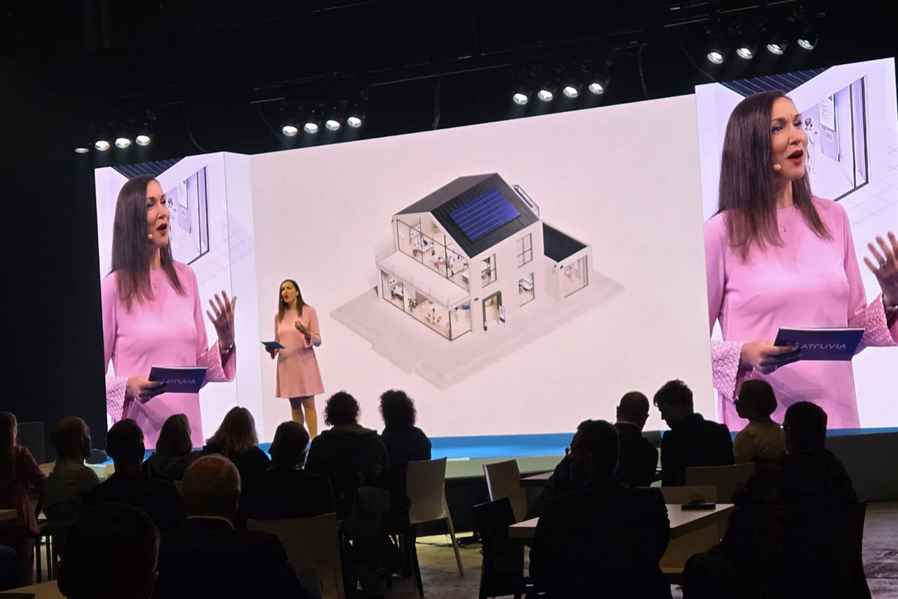 Julia Japec, Mitglied des Vorstandes Atruvia, eröffnet mit dem Haus der Zukunft den Solution Day in Düsseldorf.