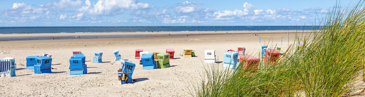 Strandkörbe am Strand von Langeoog