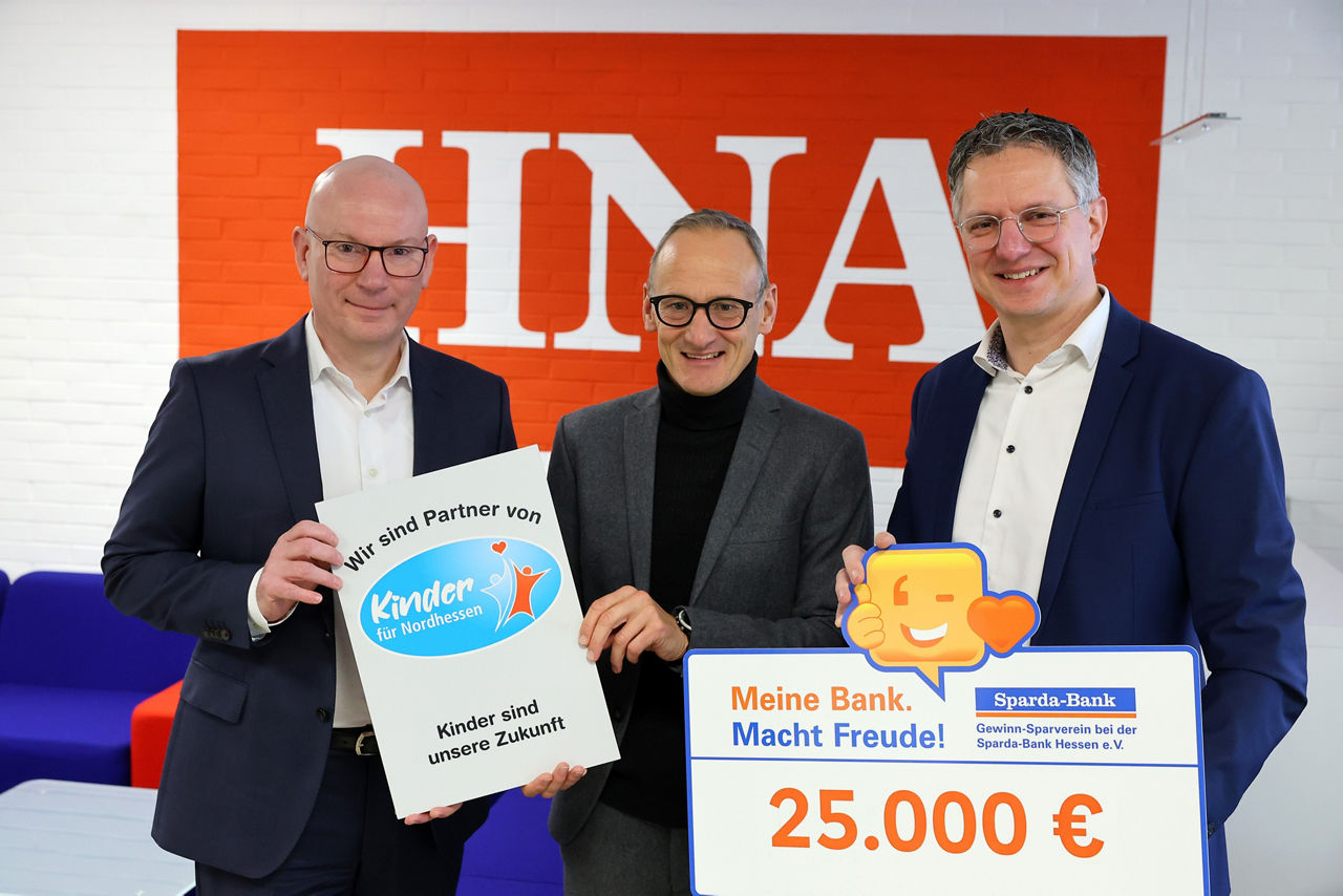 Spendenübergabe bei der HNA