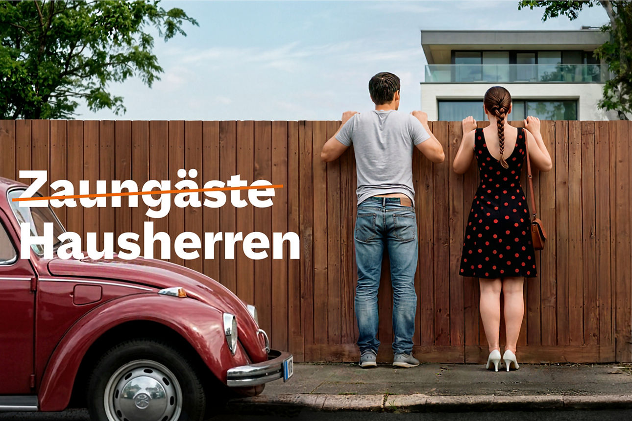 Mann und Frau schauen über Zaun