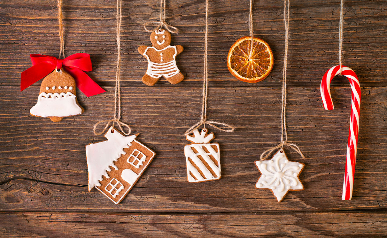 Lebkuchen in verschiedenen weihnachtlichen Motiven