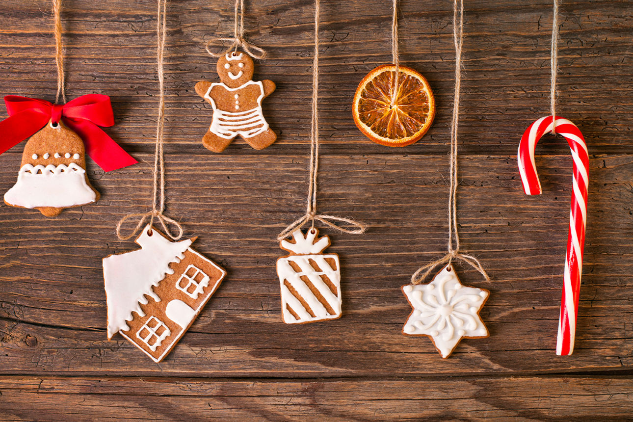 Lebkuchen in verschiedenen weihnachtlichen Motiven