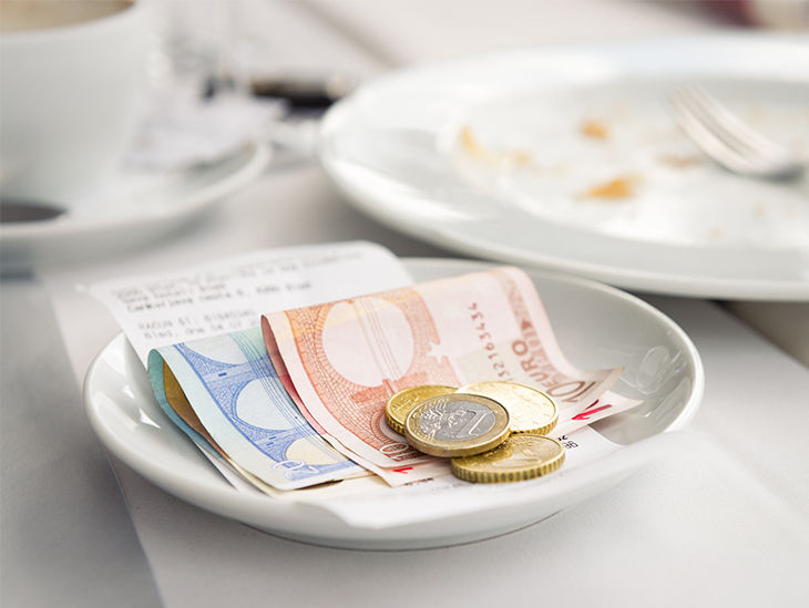 Teller mit Trinkgeld