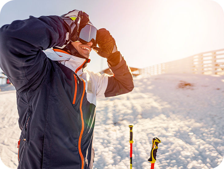 Mann beim Skifahren