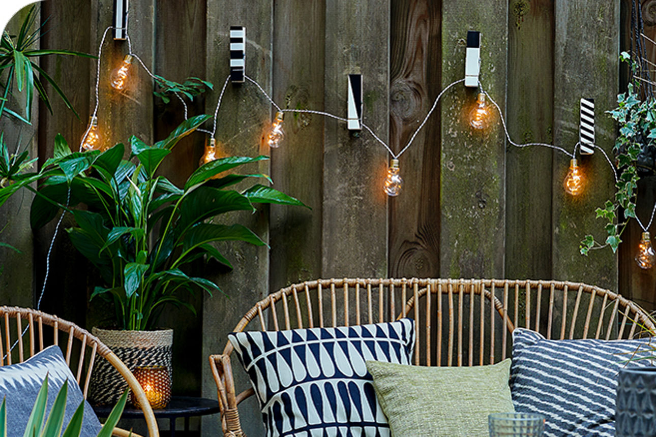 Sommerlich gestalteter Outdoor-Bereich