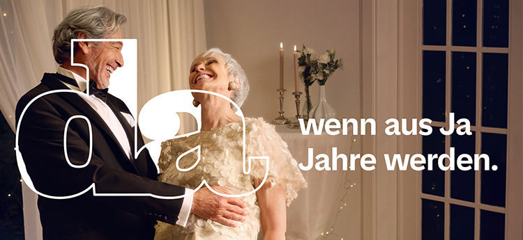Da, wenn's zählt - älteres freudiges Ehepaar bei einer Hochzeit