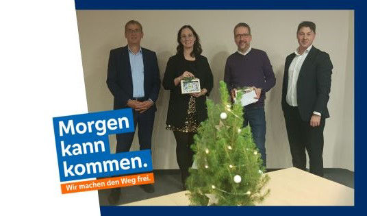 Gruppenbild bei der Spende zum Weltspartag
