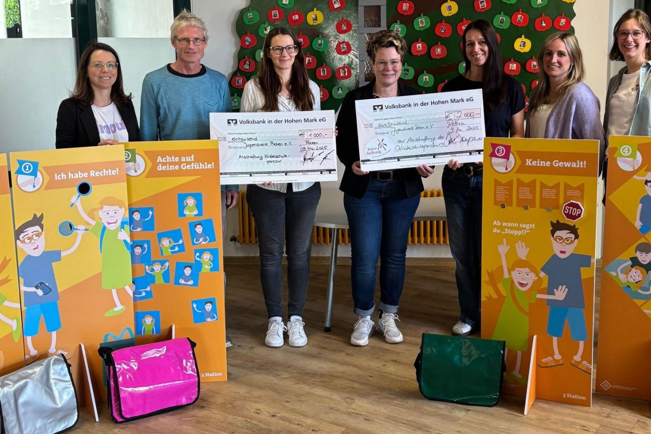 Schecküberreichung Kinderschutzparcours Jugendwerk Reken