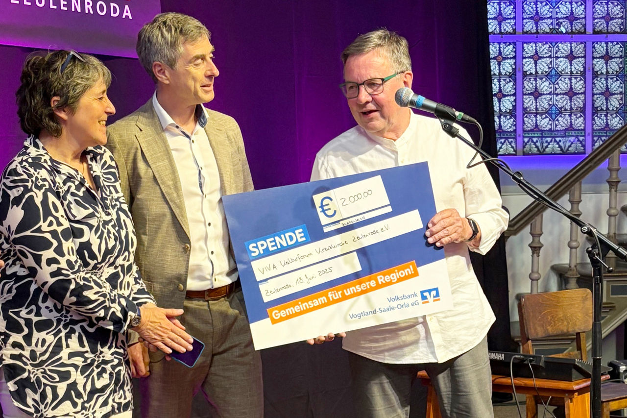 Übergabe des Präsentationsschecks in der Kreuzkirche Zeulenroda-Triebes