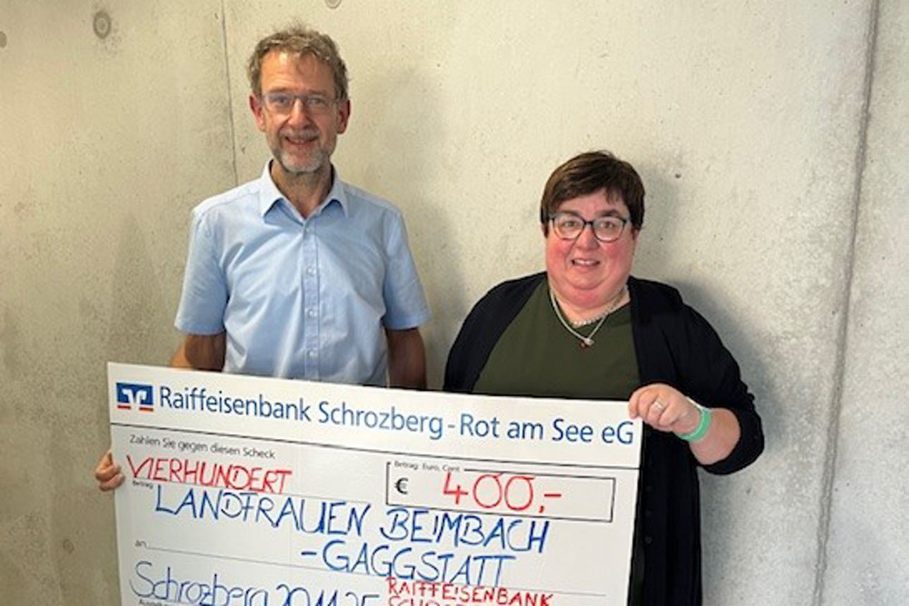 Spendenscheck Übergabe Winfried Stahl an Kristin Feinauer