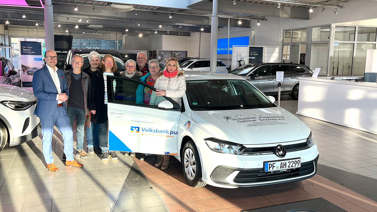 Volksbank pur schenkt Hospizdienst neues Auto