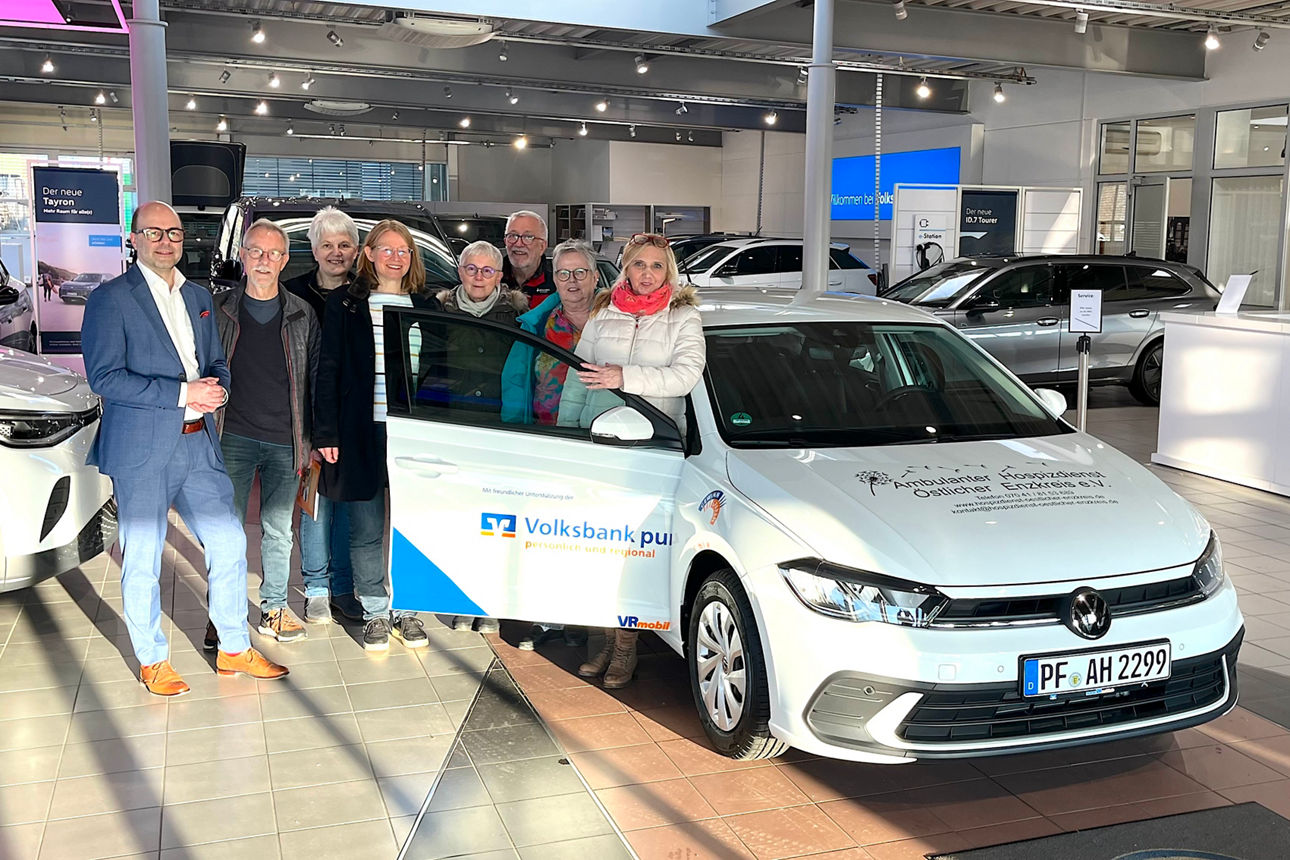 Volksbank pur schenkt Hospizdienst neues Auto