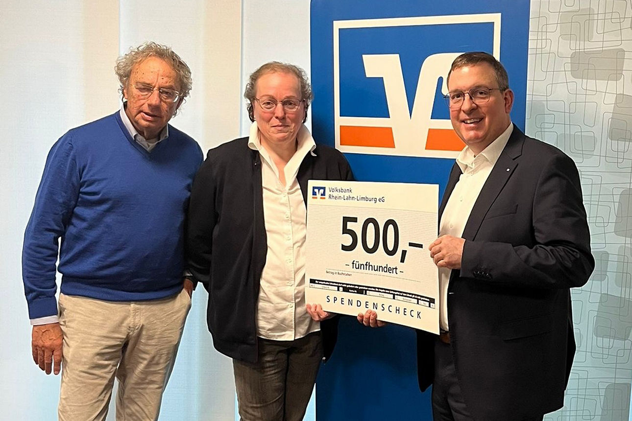 Spendenübergabe an die Vertreter des DRK-Kreisverbands Limburg in der Volksbank